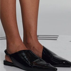 Arely Twist Hollow Pointed Flats